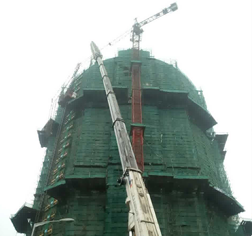 肇庆市吊车在工地上作业